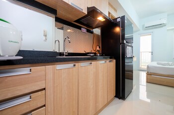 comfy and nice studio apartment at tamansari mahogany