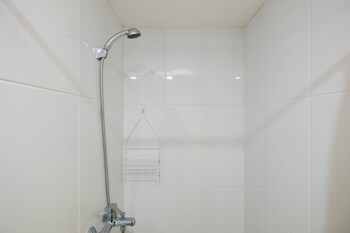 comfy and nice studio apartment at tamansari mahogany