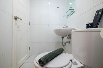 comfy and nice studio apartment at tamansari mahogany