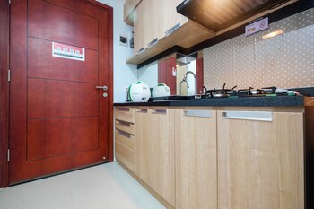 comfy and nice studio apartment at tamansari mahogany