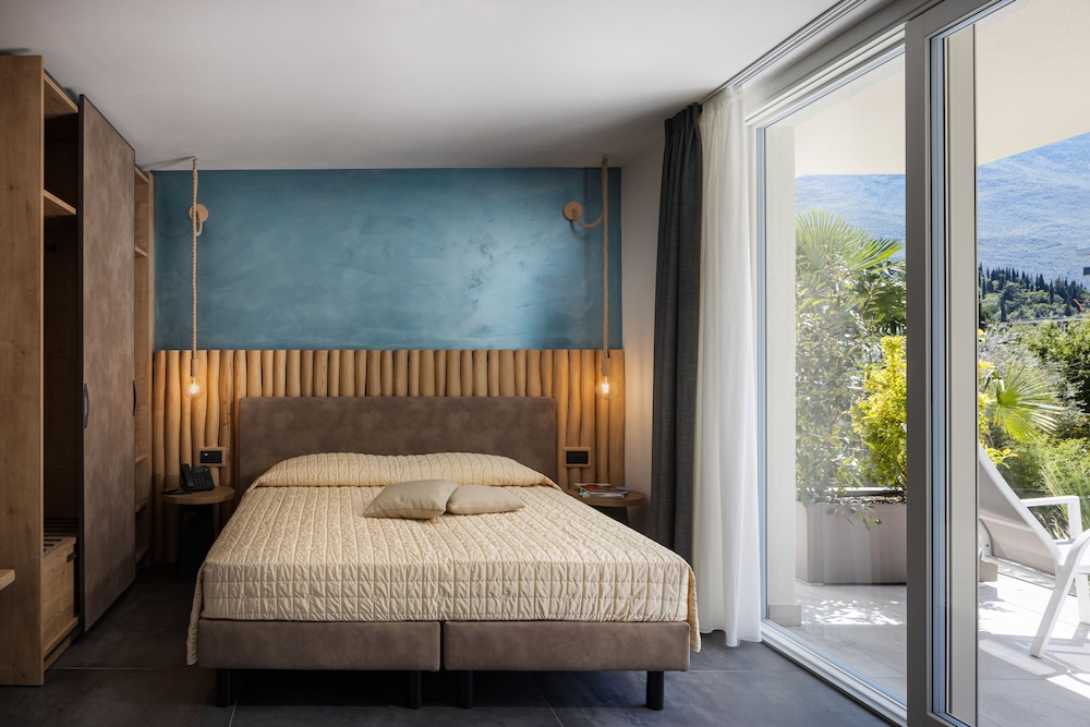 aris apartments tonellihotels