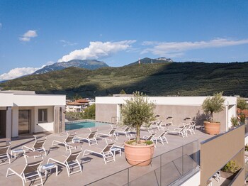 aris apartments tonellihotels