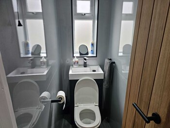 modern and cosy walking distance to castle and town