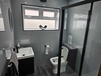 modern and cosy walking distance to castle and town