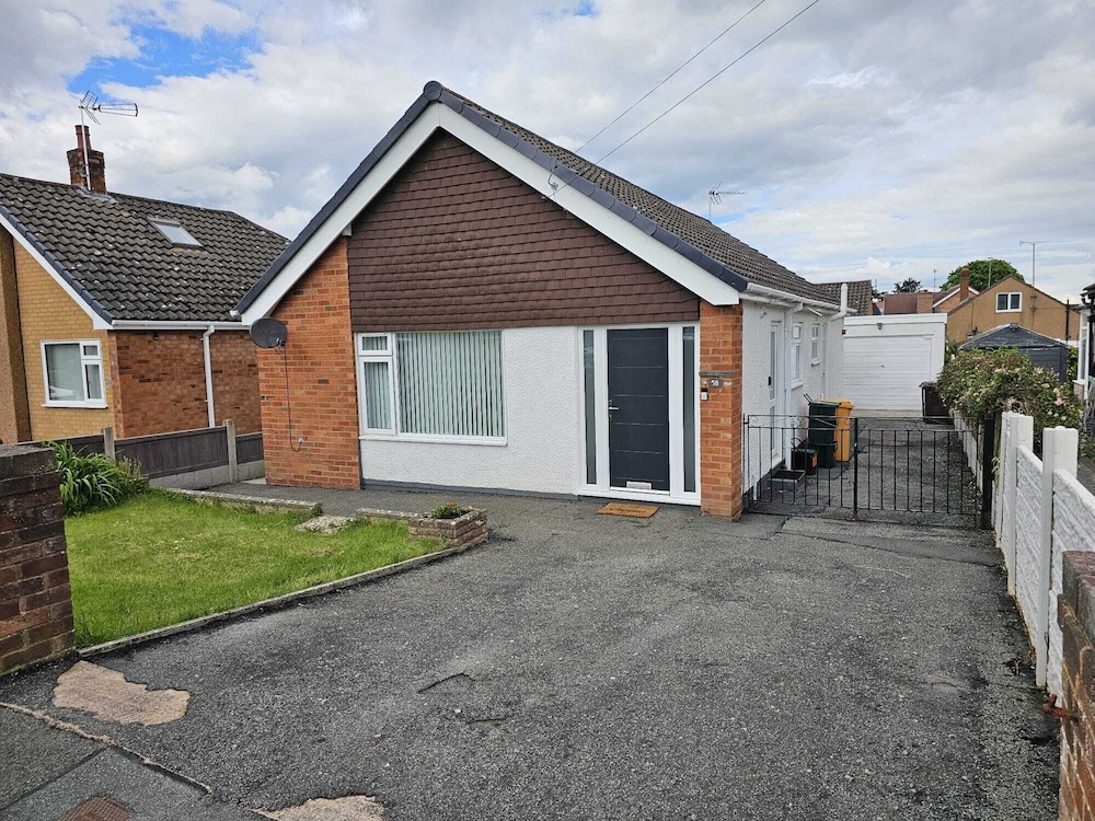 modern and cosy walking distance to castle and town