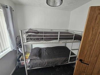 modern and cosy walking distance to castle and town