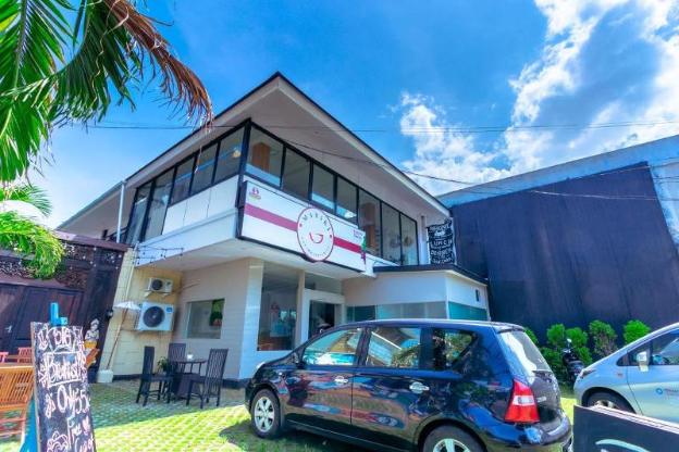 lega legi town house seminyak by the lavana