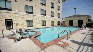 holiday inn express and suites del rio by ihg
