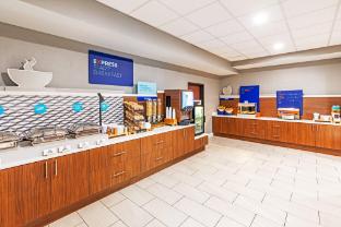 holiday inn express and suites del rio by ihg