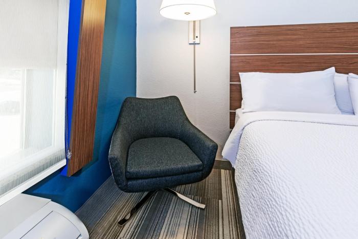 holiday inn express and suites del rio by ihg