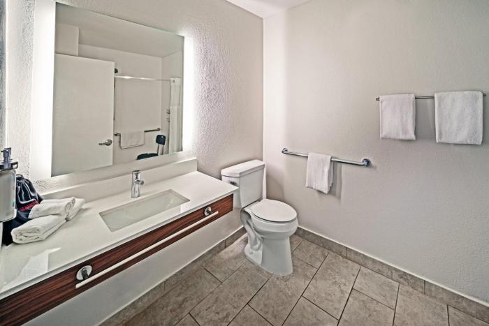 holiday inn express and suites del rio by ihg