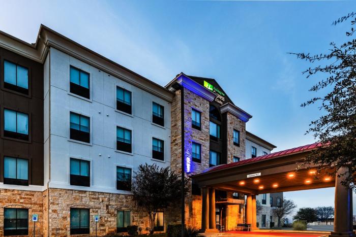 holiday inn express and suites del rio by ihg