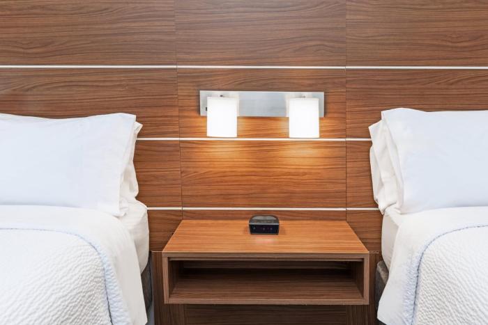holiday inn express and suites del rio by ihg