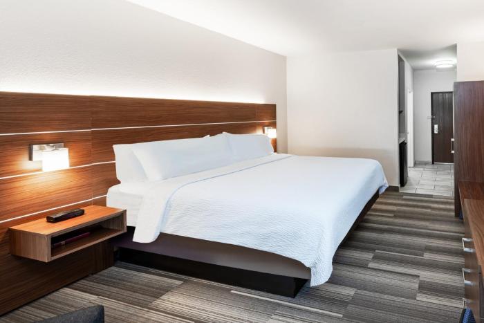 holiday inn express and suites del rio by ihg