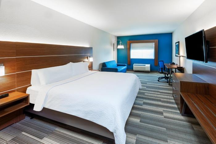 holiday inn express and suites del rio by ihg