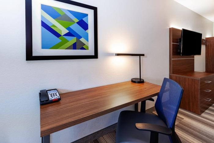 holiday inn express and suites del rio by ihg