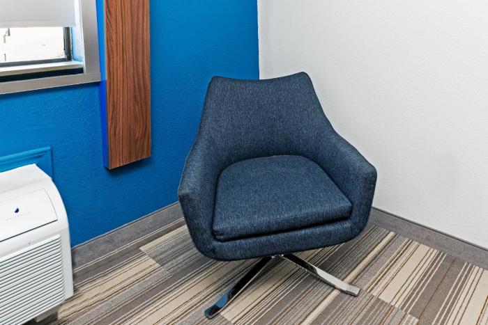 holiday inn express and suites del rio by ihg