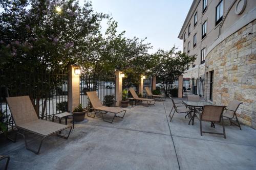 holiday inn express and suites del rio by ihg