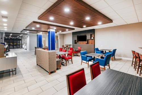 holiday inn express and suites del rio by ihg