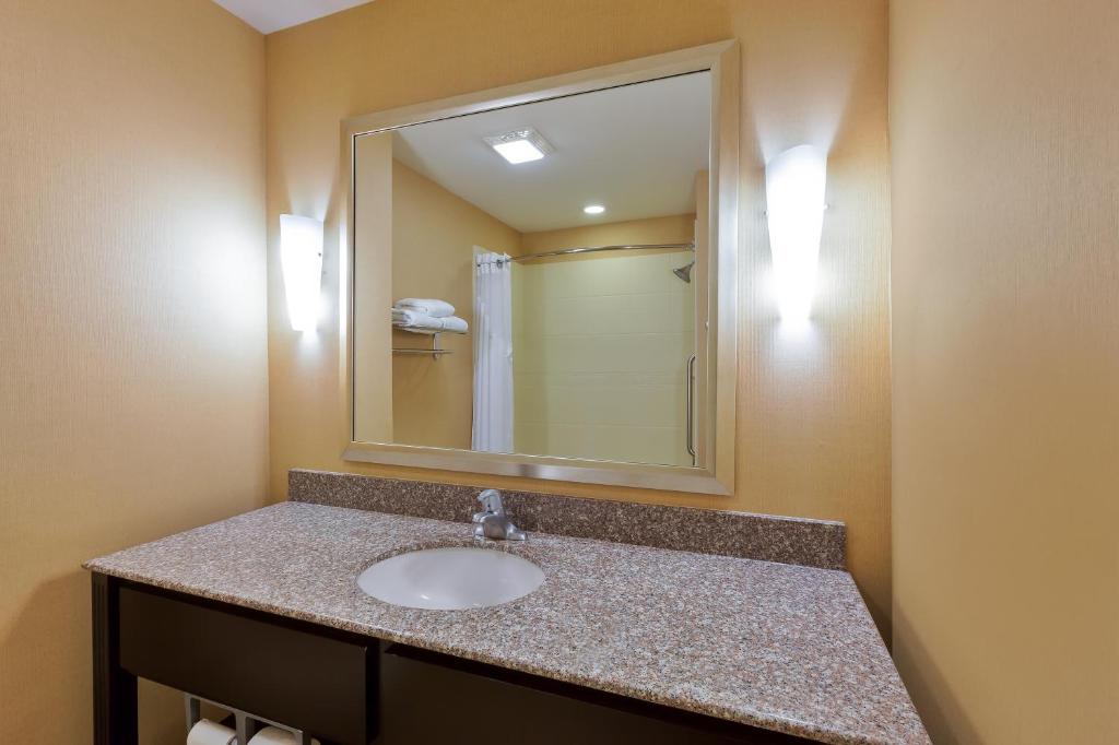 holiday inn express and suites alpine southeast by ihg