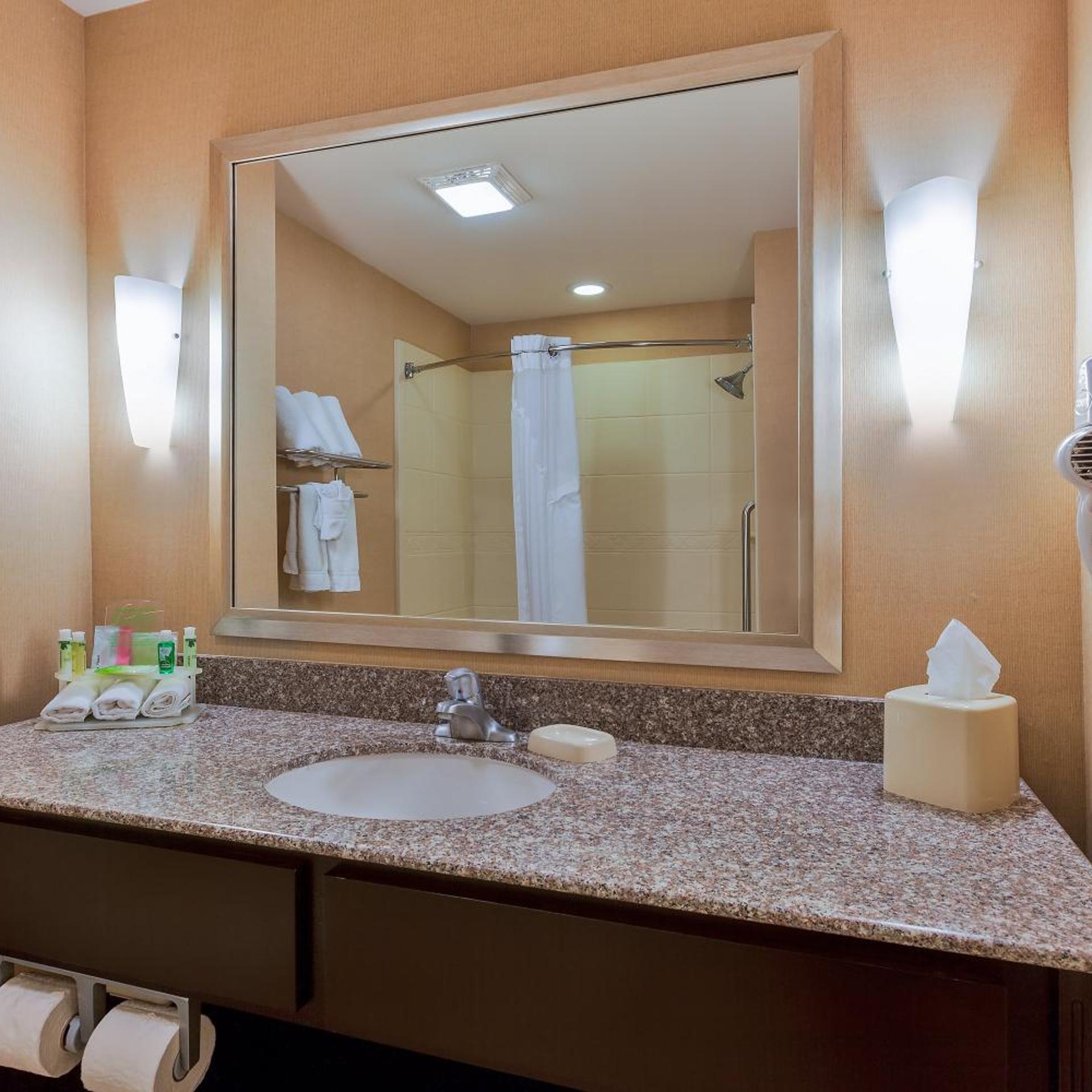 holiday inn express and suites alpine southeast by ihg