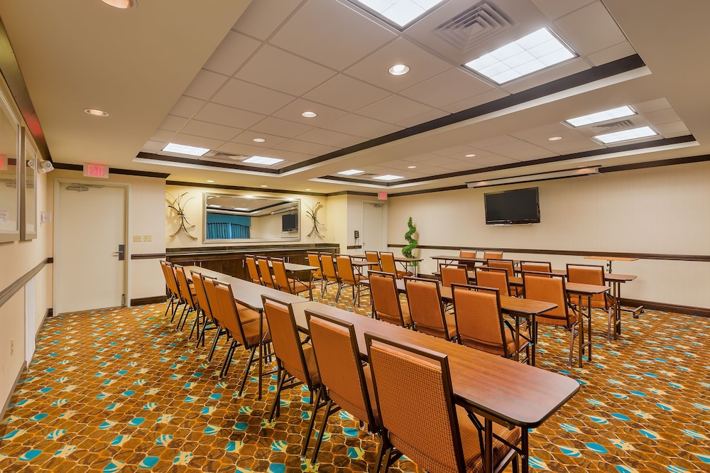 holiday inn express and suites alpine southeast by ihg