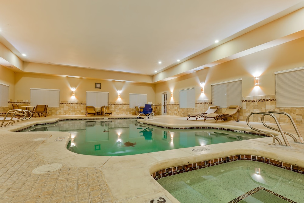 holiday inn express and suites alpine southeast by ihg