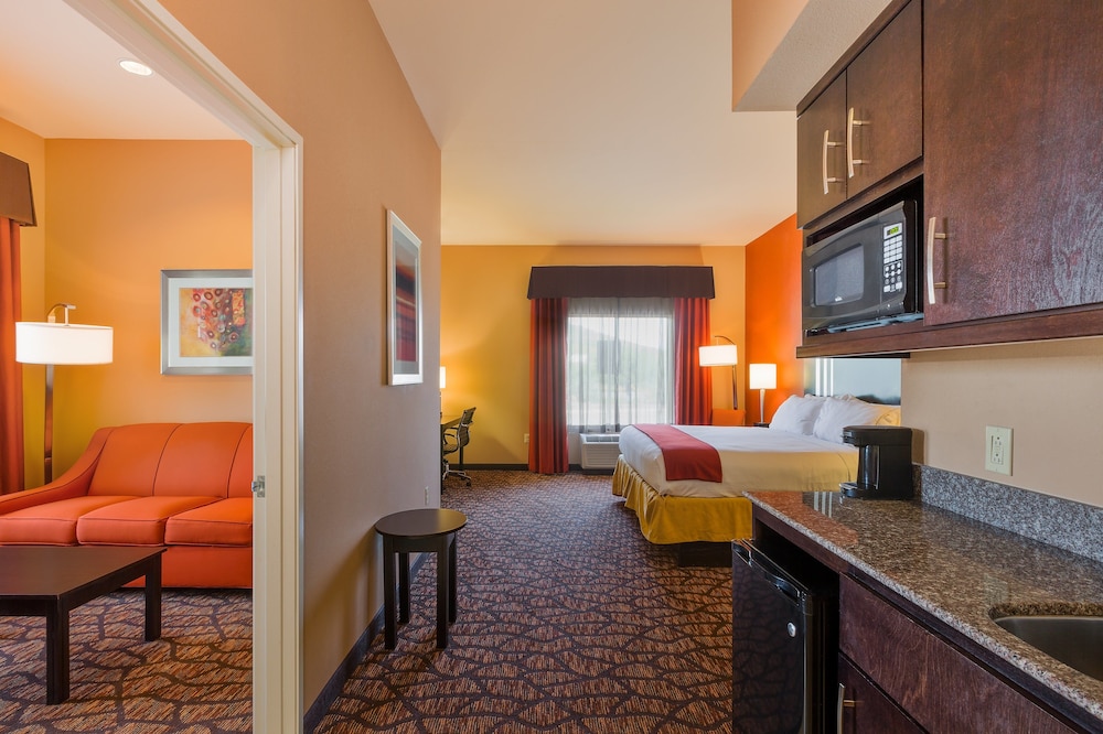 holiday inn express and suites alpine southeast by ihg
