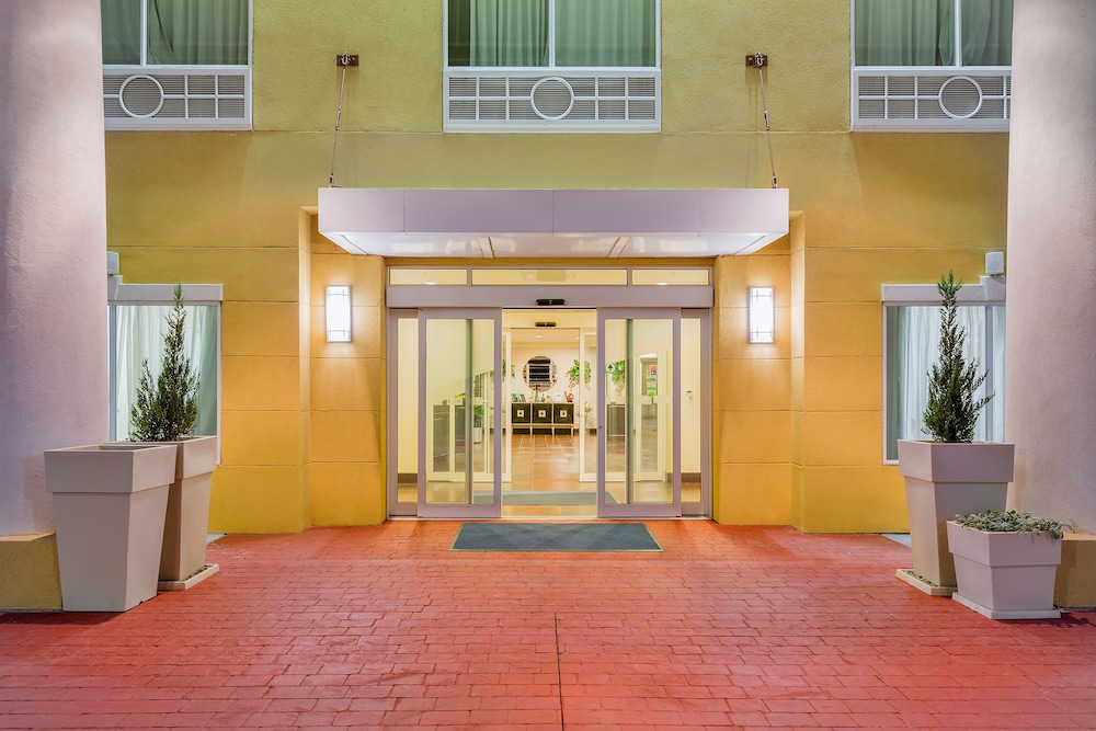 holiday inn express and suites alpine southeast by ihg