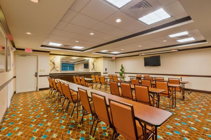 holiday inn express and suites alpine southeast by ihg