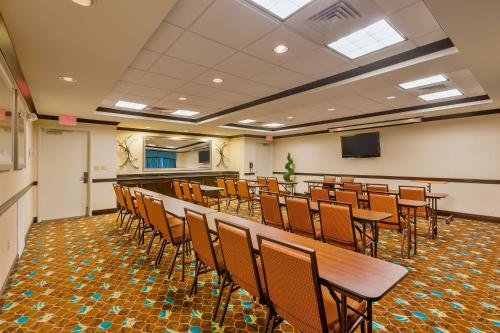 holiday inn express and suites alpine southeast by ihg
