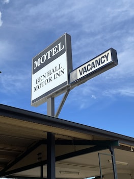 ben hall motor inn