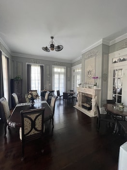 The George Manor,,4 star