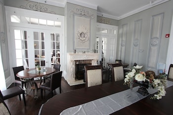 The George Manor,,4 star