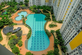 simply good studio room at springlake summarecon apartment