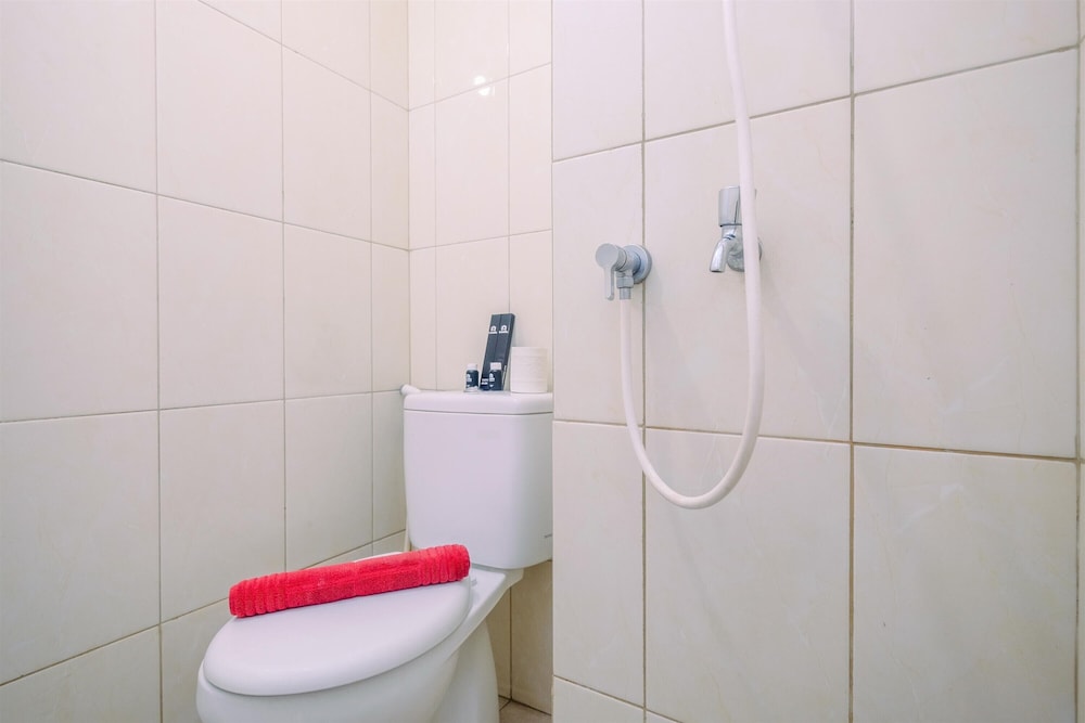 simply good studio room at springlake summarecon apartment