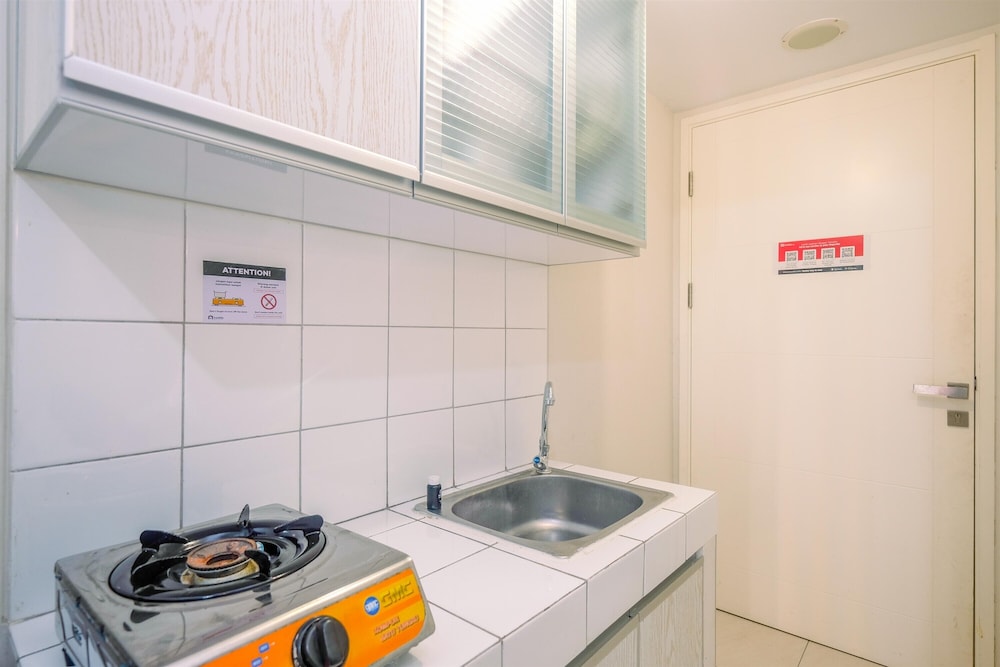 simply good studio room at springlake summarecon apartment