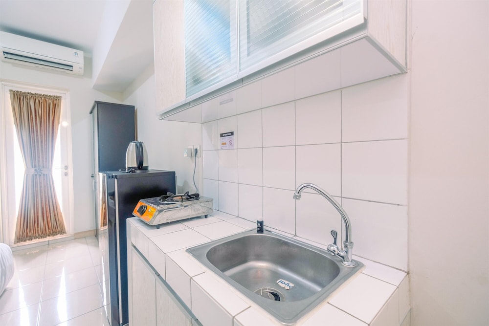 simply good studio room at springlake summarecon apartment