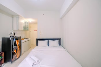 simply good studio room at springlake summarecon apartment