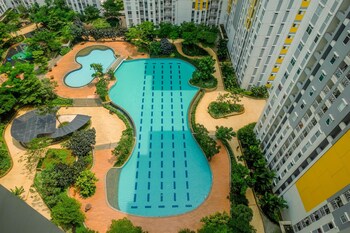simply good studio room at springlake summarecon apartment