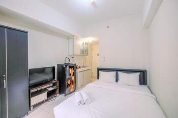 simply good studio room at springlake summarecon apartment