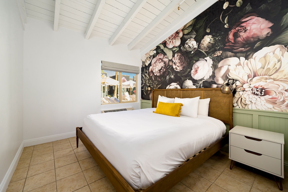 fleur noire hotel