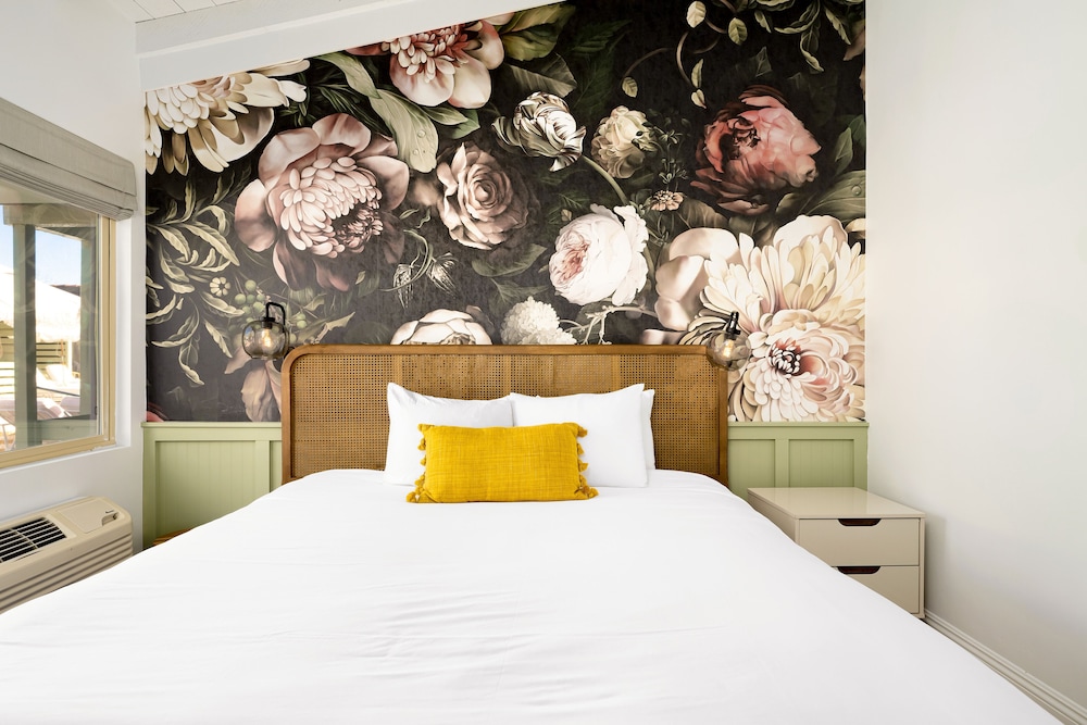 fleur noire hotel