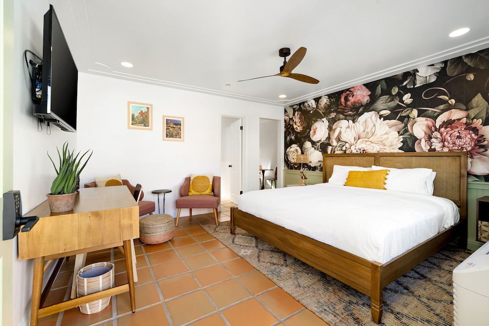fleur noire hotel