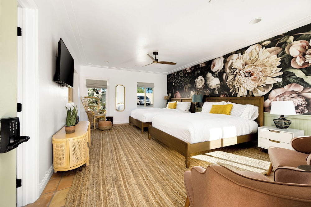 fleur noire hotel