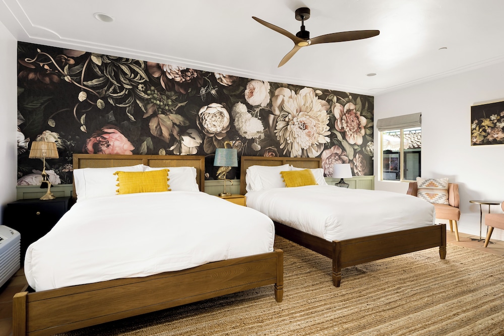 fleur noire hotel