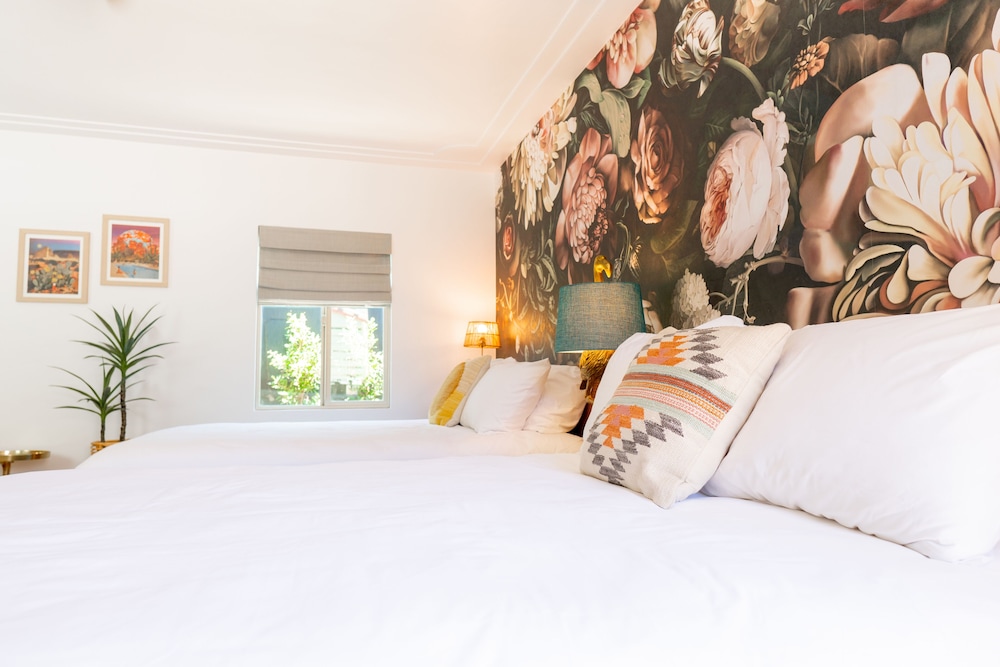 fleur noire hotel