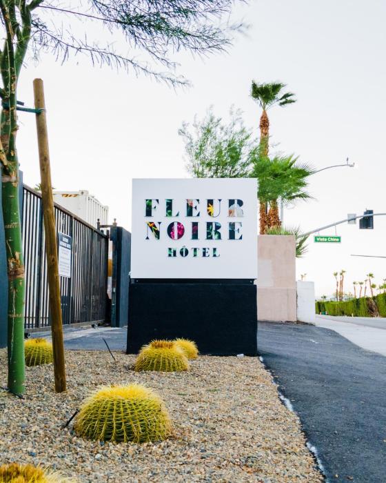 fleur noire hotel