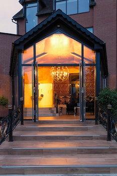 Guildford Manor Hotel & Spa,Farnborough>>Albury,4 star