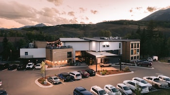 the block hotel and commons